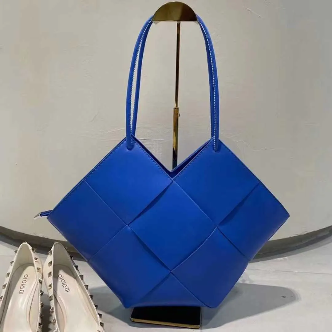 Big handbags hotsell online