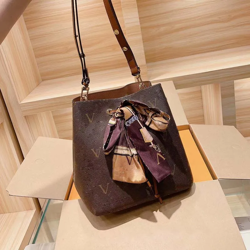 Louis New Presbyterian Mini Pillow Boston Womens Bucket Shoulder Bag Fashionable PU Material From Handbag1899 38.17 DHgate.Com