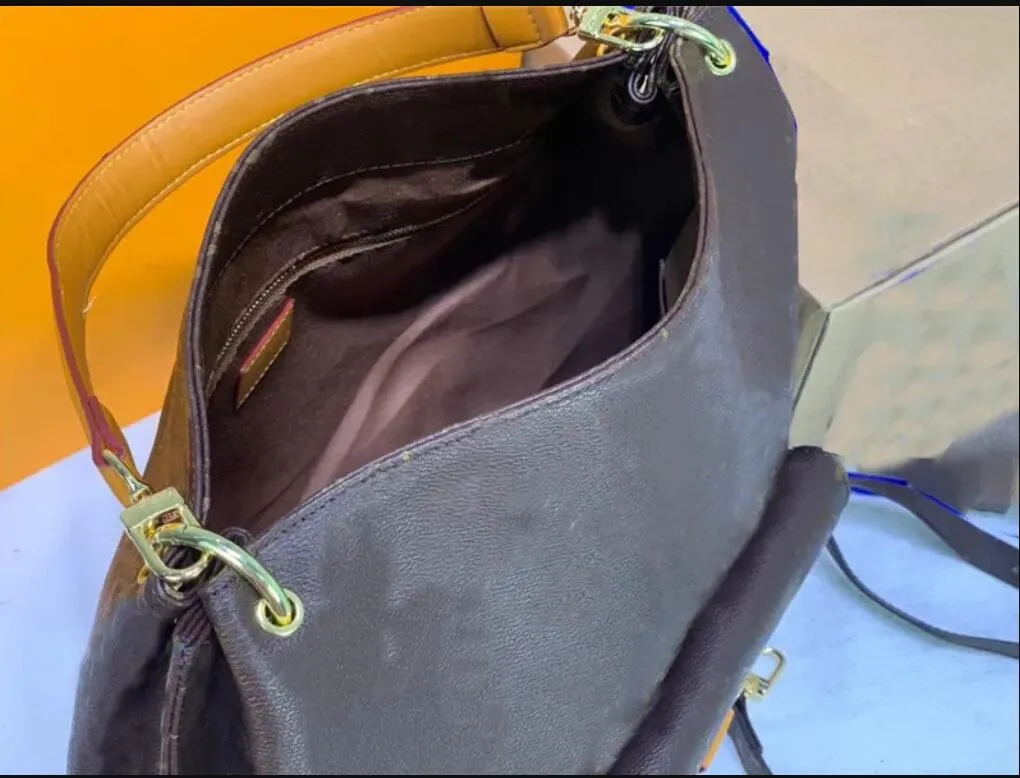 Designer Metis Hobo Bag M40781 Interior Repaired Exterior Damage Tote