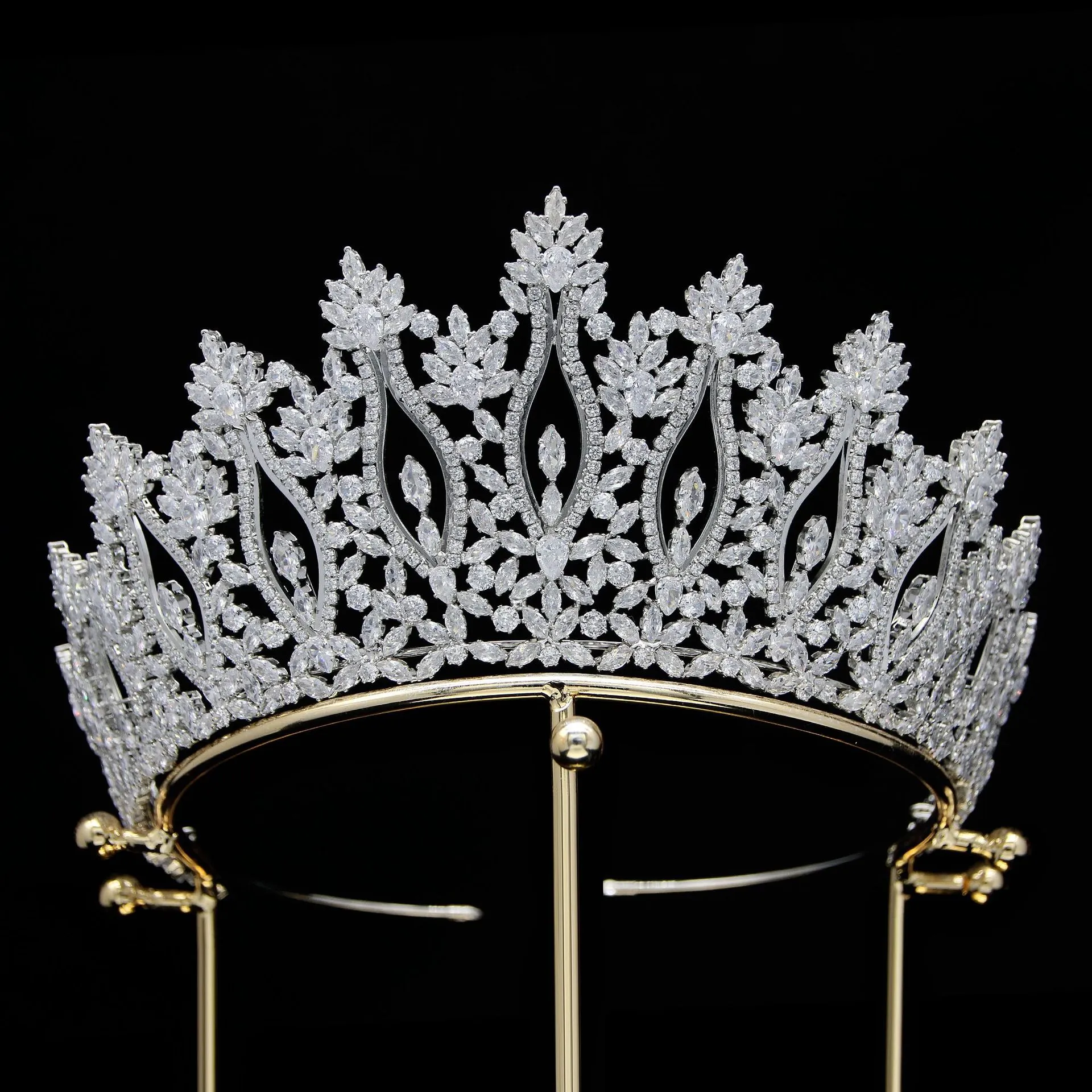 Party 2024 tiaras crowns