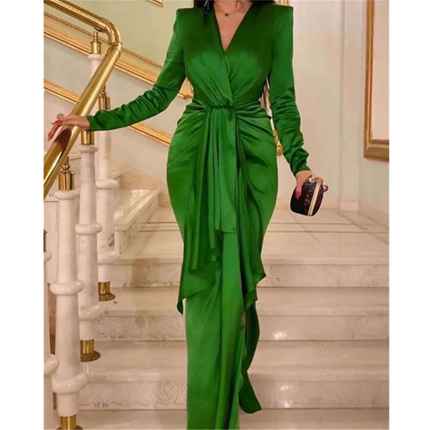 Emerald Green Muslim Green Long Dress Formal with Long Sleeves and V-Neckline - Elegant Arabic Dubai Prom Gown for Women, Guest Party, and Vestidos
