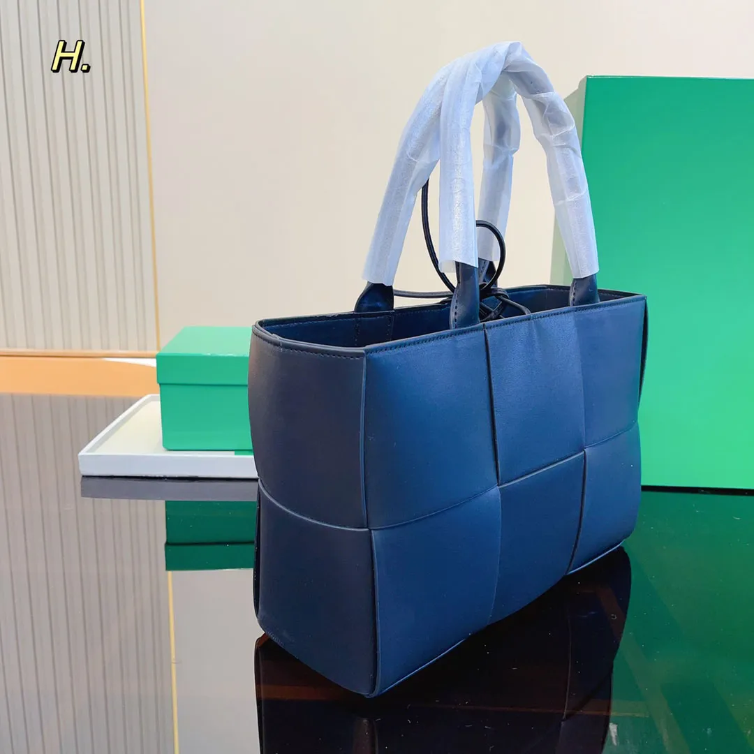 2024 Designer Genuine Leather Navy Bucket Tote Bag for Women Large Shoulder Handbag with Top Handle Crossbody Beach Bag Style