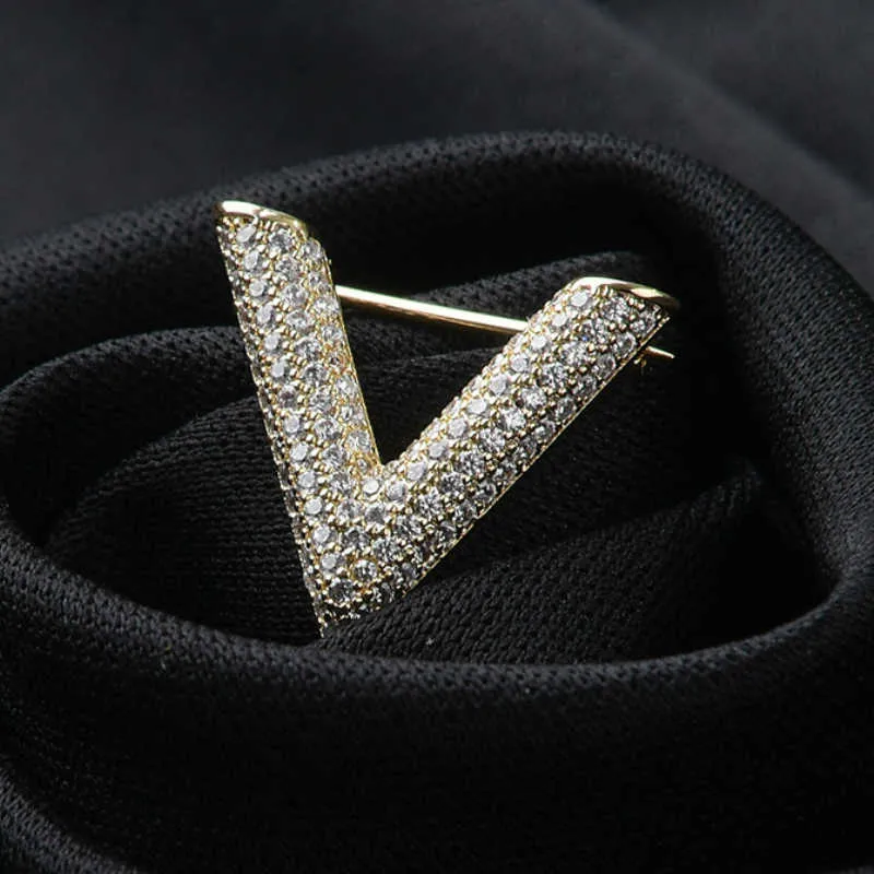 Jtv brooches 2024