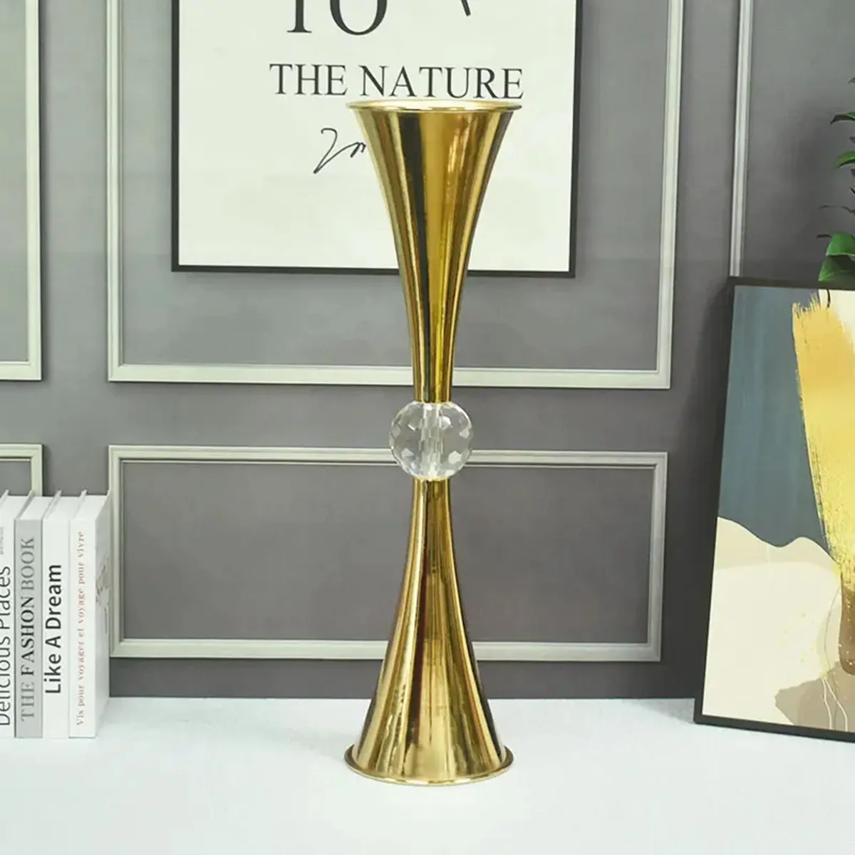 金属製の花瓶：モダンな大きな金の床の花瓶、結婚式のテーブル装飾の 