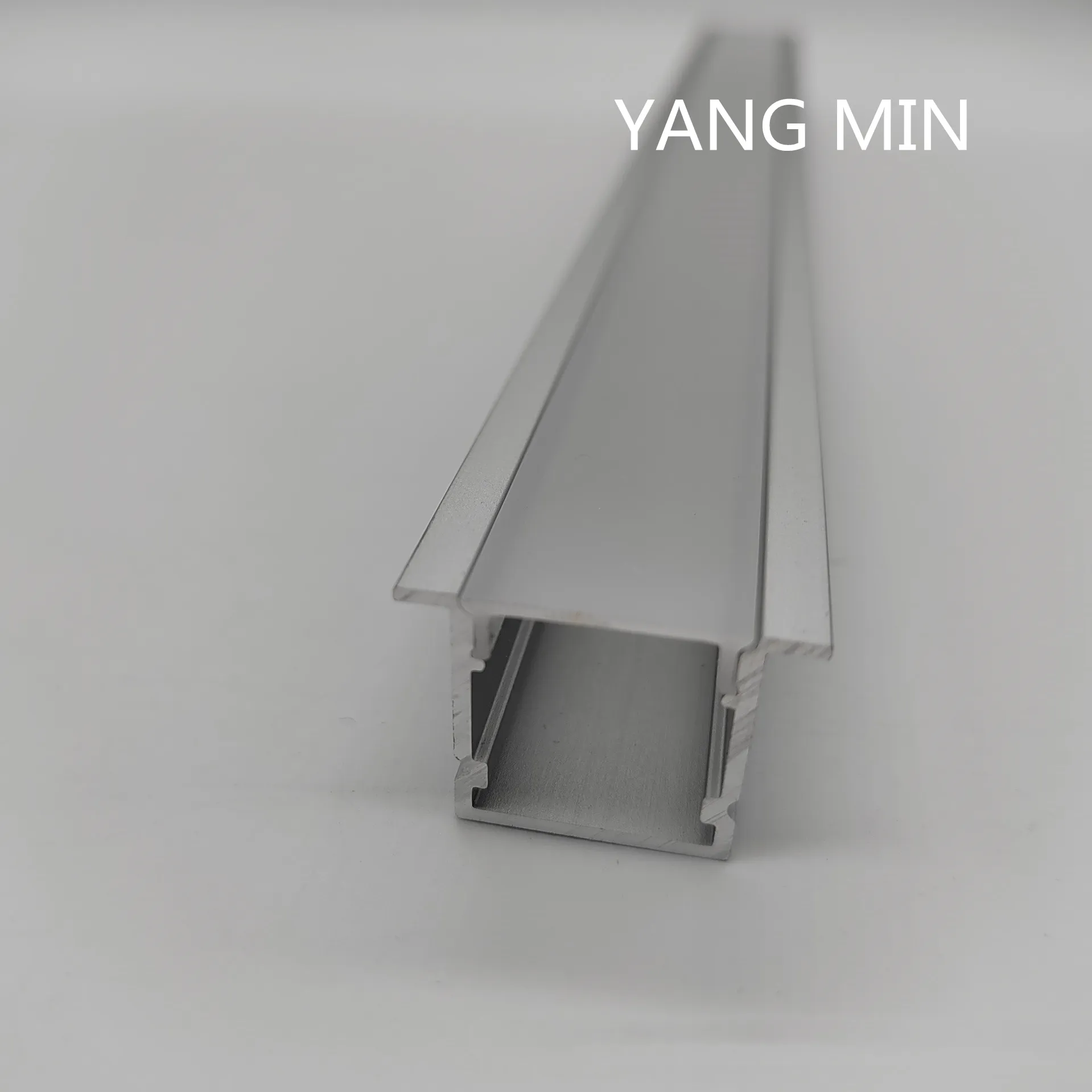 Canal de tira LED con difusores, paquete de 6 unidades de 3.3 ft/3.3 pies  de carcasa de perfil de aluminio LED V-Saped con cubierta y accesorios de