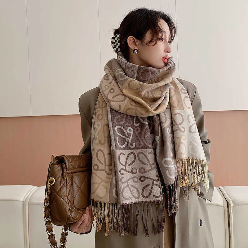 DHgate.com:New Designer Imitation Cashmere Tassel Shawl