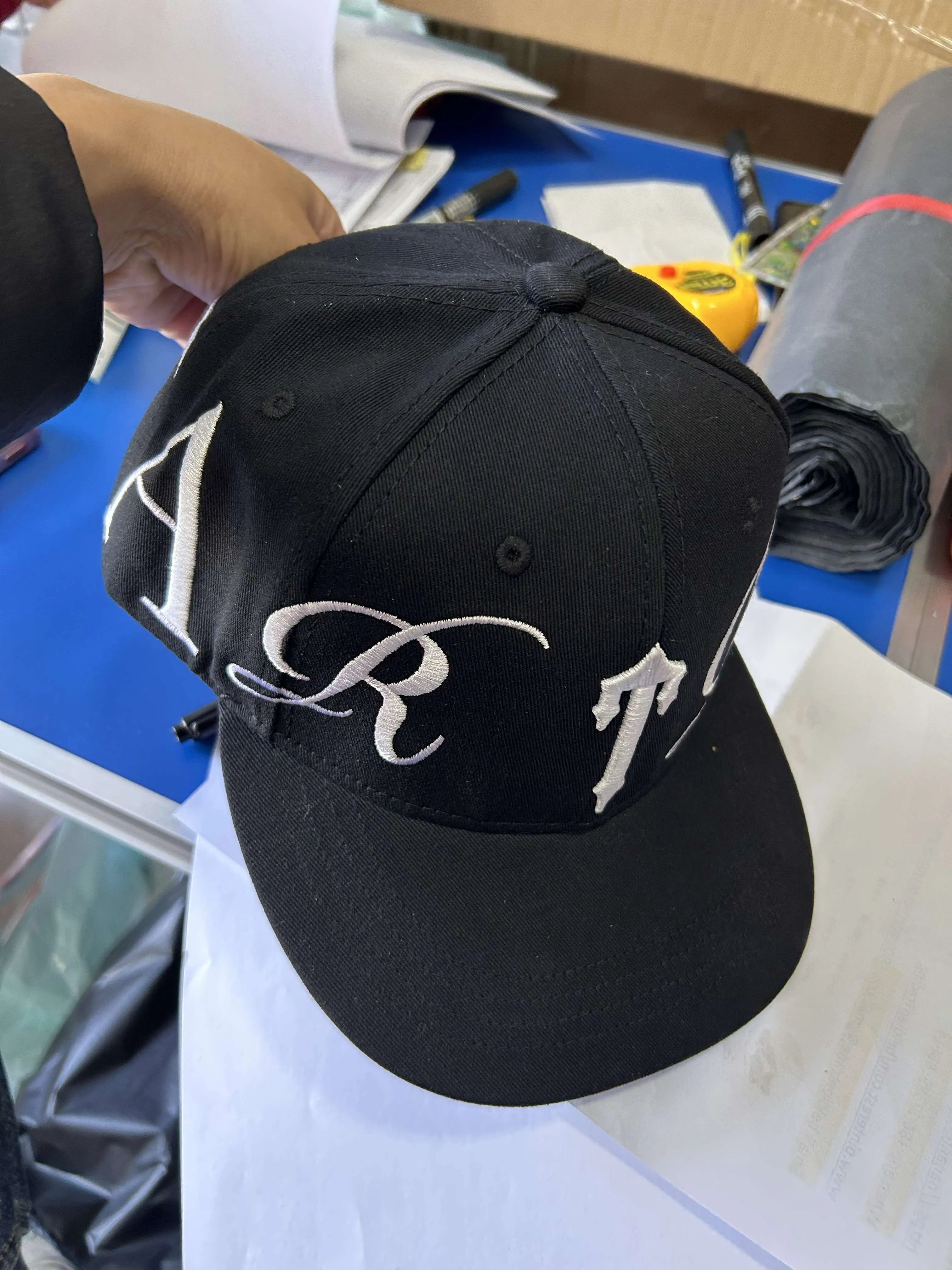Syna world trapstar denimtears amiriキャップ Ball Caps Couple Trapstar Designer Baseball Cap Sporty Lettering