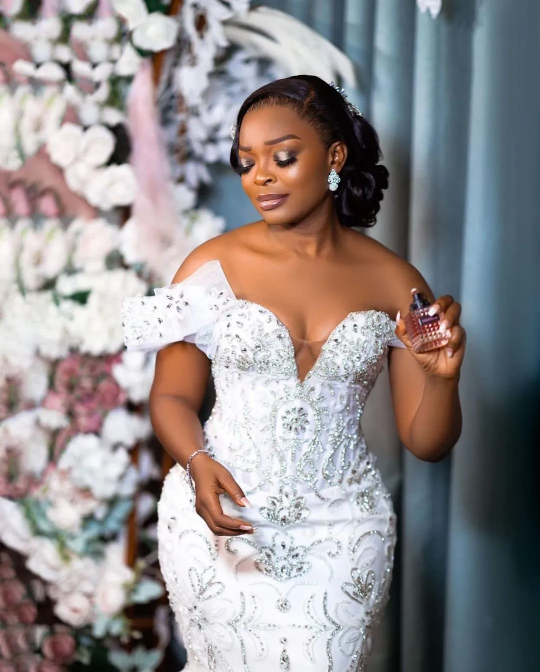 Exquise Sirene De Mariee Robe De Mariee Sans Le Cou En V Appliques De Cou 3d Lace Off Bride Diamond Perle Longueur Du Sol Brillant Robe Nuptiale Faite Sur Mesure Du 254 68