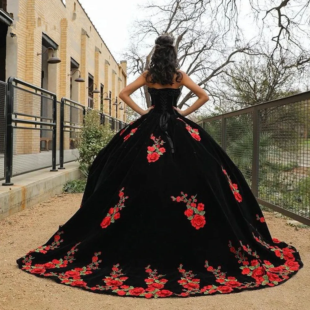Chic Sweetheart Black Flower Quince Dress With Applique Floral And