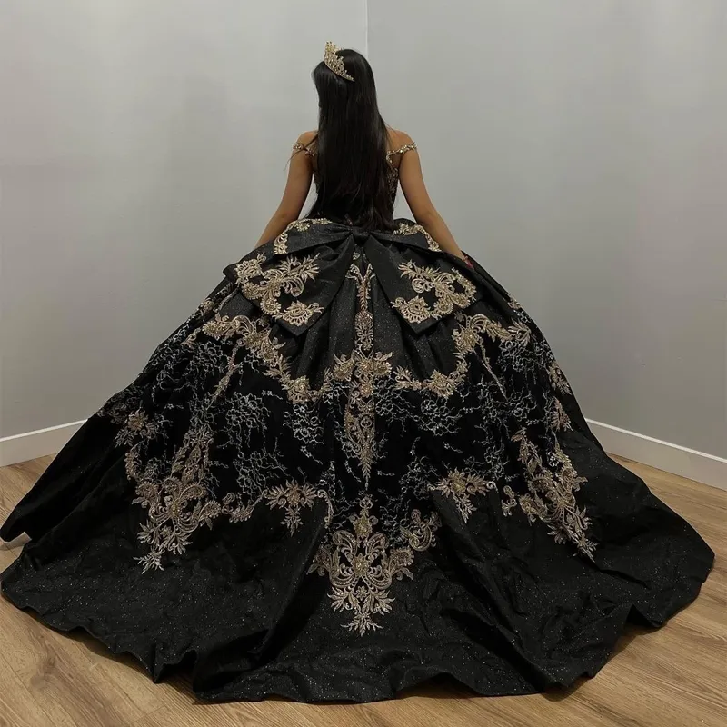 Vestidos De Quincea era Negros Sat n Cuentas Apliques Dorados