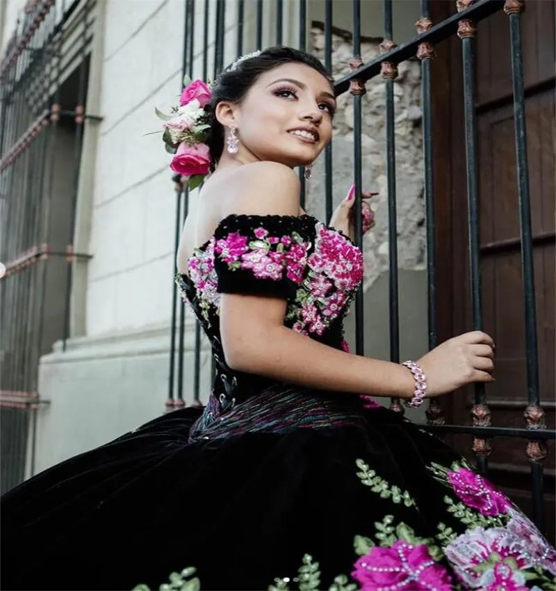 Traditional spanish black wedding dress sales