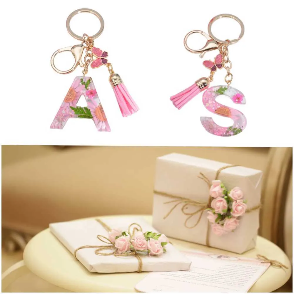 Llaveros con iniciales de flores secas de A-Z para mujer, colgante de borla  de mariposa, adornos para bolsos, llavero de coche, regalos de recuerdo