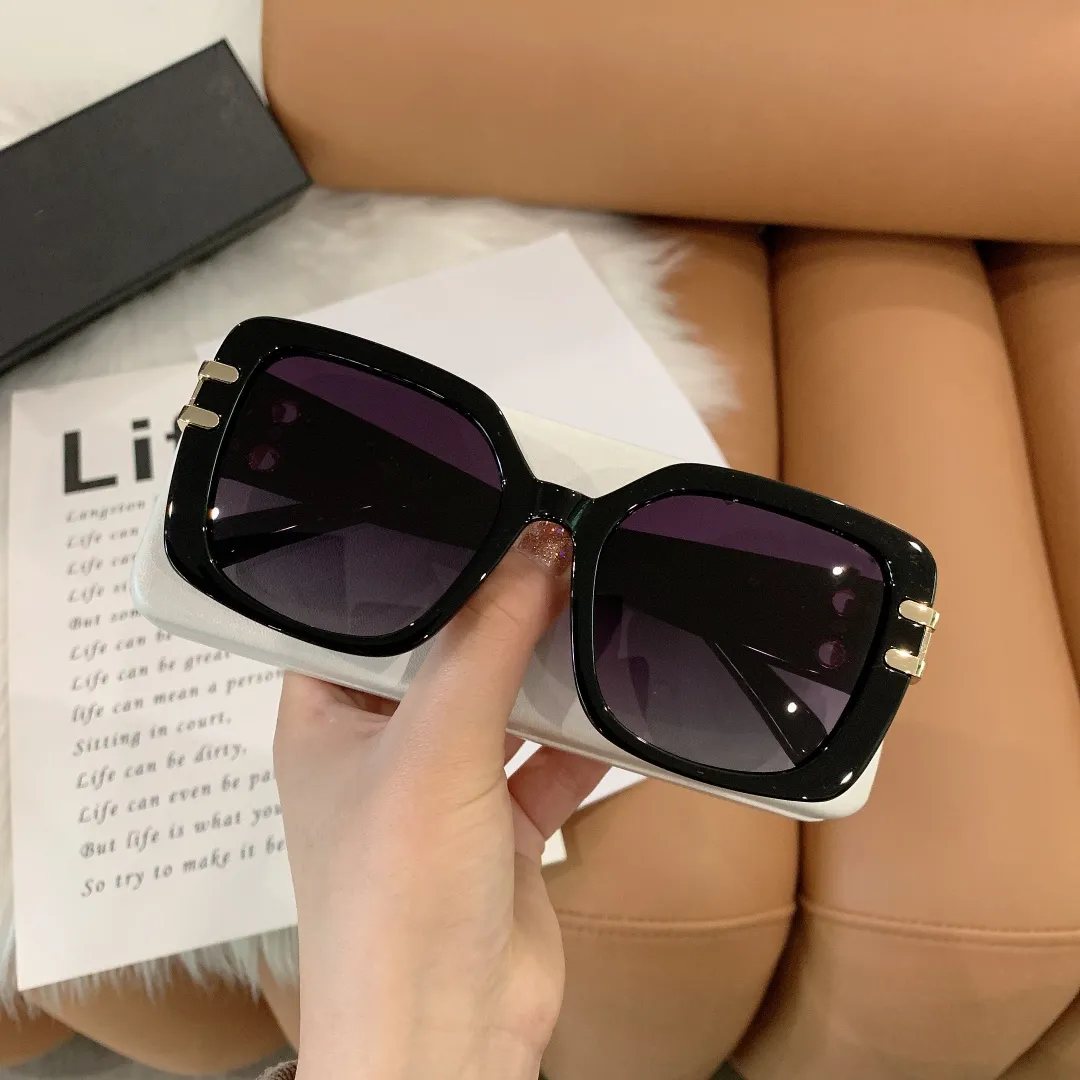 Polarized Designer Sunglasses for Women with UV400  display picture 1