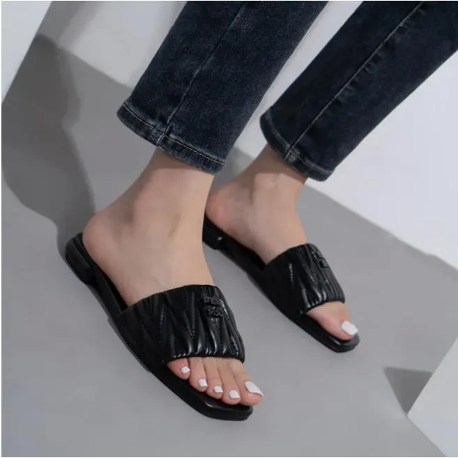 Pantofole firmate Miu Ciabatte Donna Sandali con scivolo metallico Nero Rosa Beige Punta quadrata Tacchi Sandali da spiaggia estivi da donna Pantofola