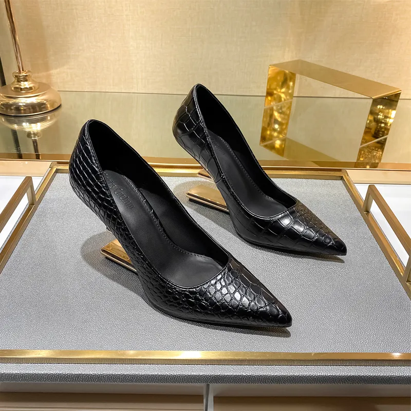 Ladies alligator pumps discount