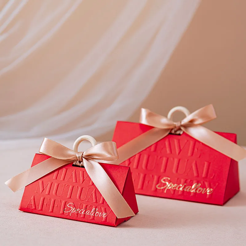 Handheld European Champagne Gold Triangle Candy Box Perfect