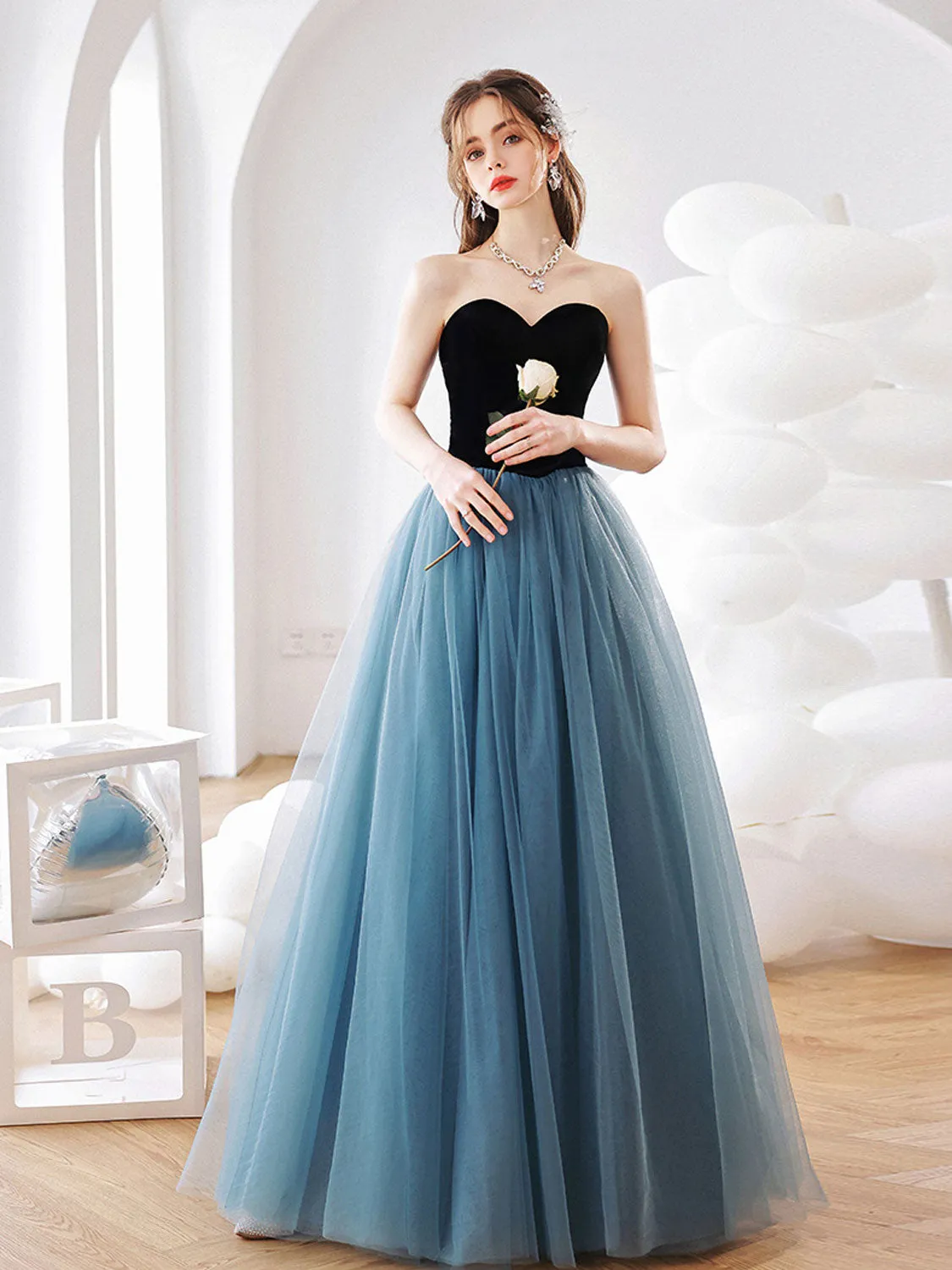 Elegant Black Velvet Prom Dress Long Sweetheart A-Line Gown