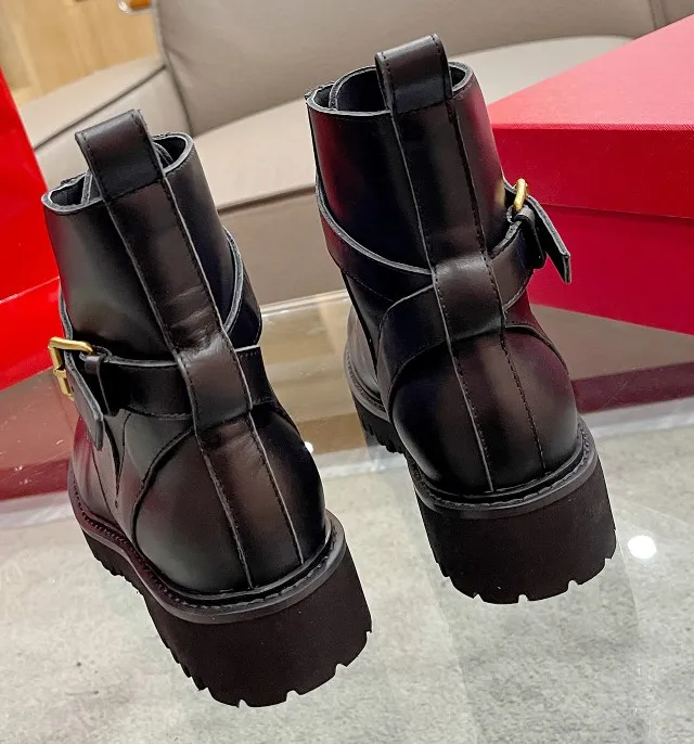 Womens Real Leather High Quality Designer Boots Classic Style For