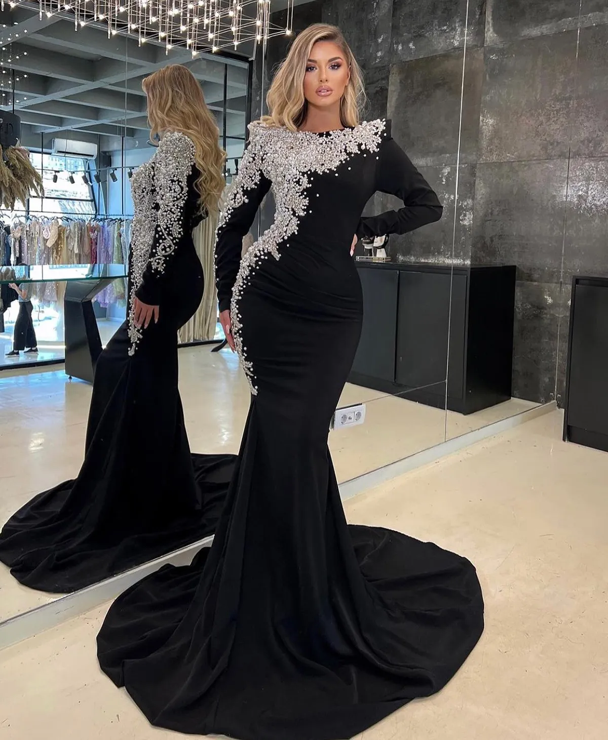 green emerald velvet dress Wide V-Neck Black Lace Applique A-Line Tulle Maxi Prom Dress main image 0