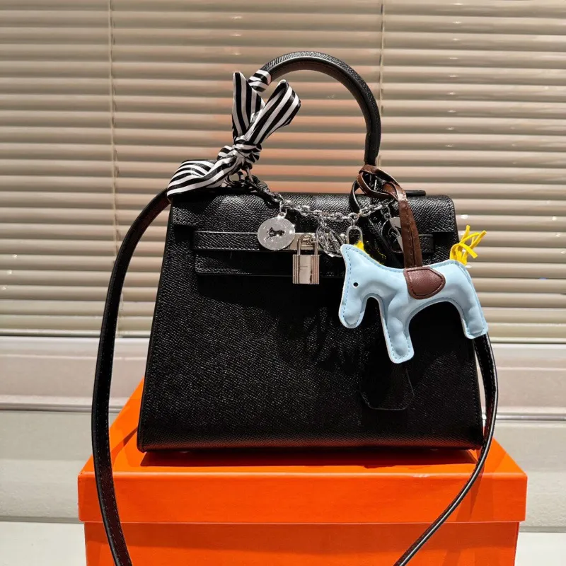 HAMI VEN H244810 純正黒銀革 DHgate.com:Classic Metal Ornaments Handbag: Saffiano Leather