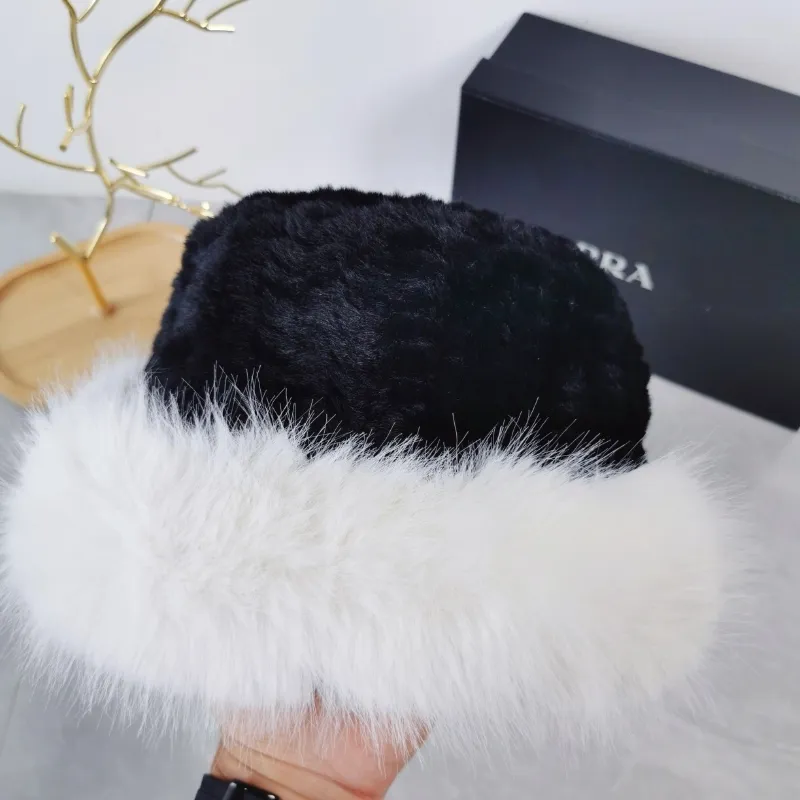Berretto Unisex Marrone con Pompon in Pelliccia Sintetica e Pile