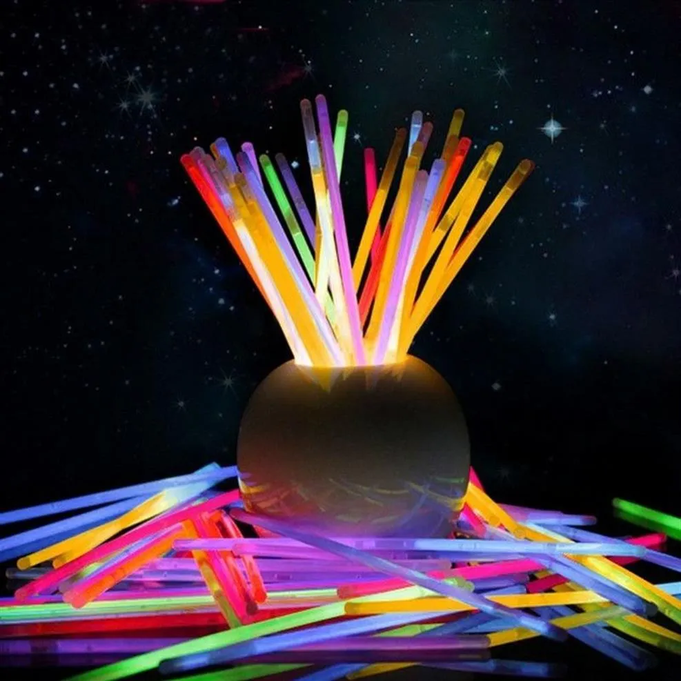 Glow Sticks Bulk 400 8” Glowsticks (Total 800 Pcs 7 Colors); Glow Stick  Bracelets; Glow Necklaces Party Favors Pack with 400 Bracelet Connectors by  Joyin Toy : Amazon.in: Toys & Games