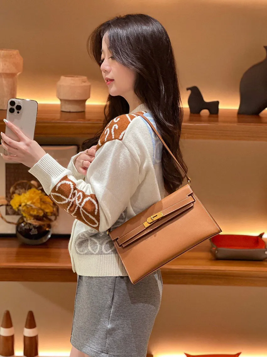 Women Designer Cross Body 27.5cm Medium Shoulder Bags Classic Hasp Business Casual Bags Organic Flaps Double Straps Plating Hardware From 219 5 DHgate