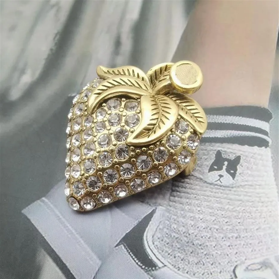 Women Vintage Designer Brooches Strawberry Diamond Pins G Brooch