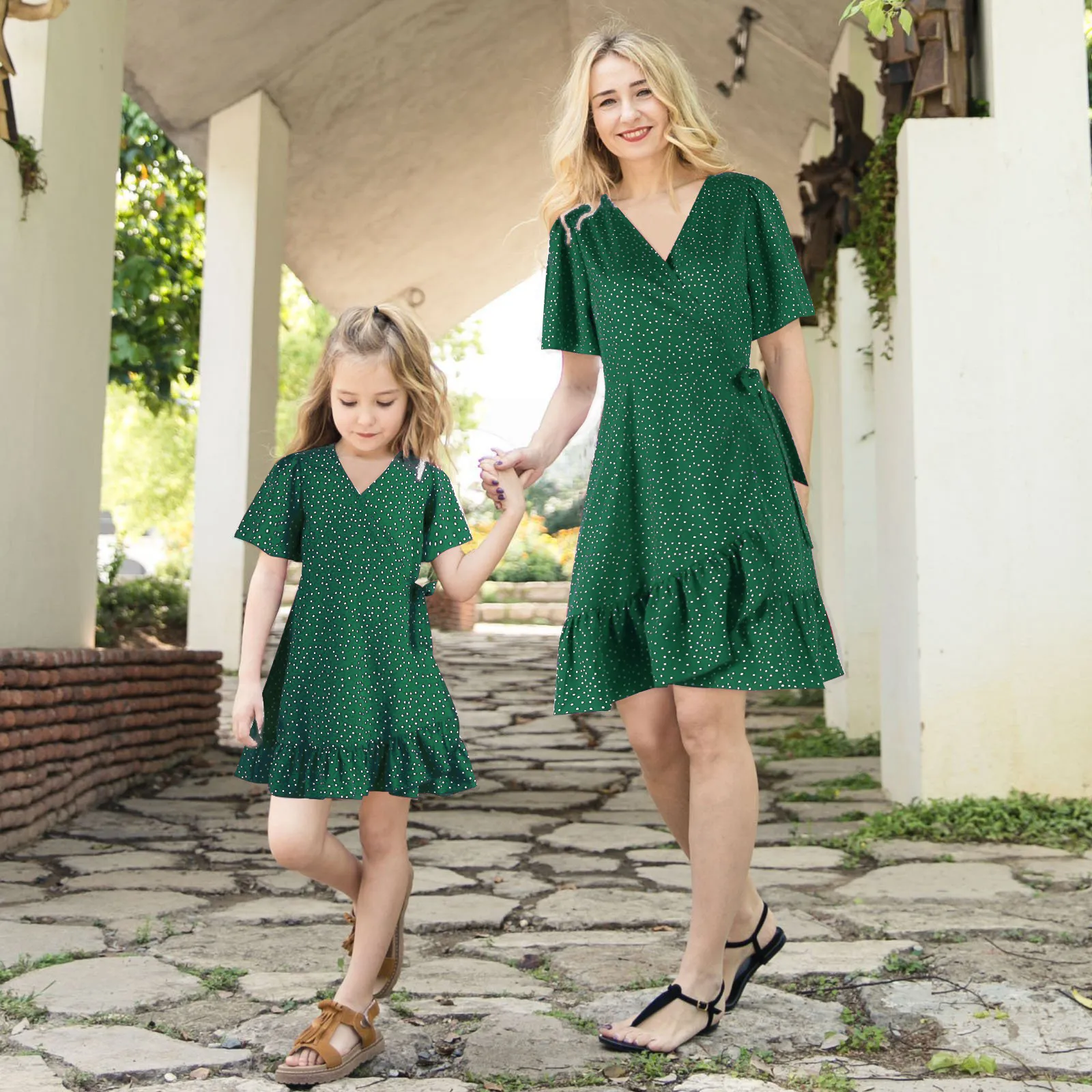 Mãe Filha Família Combinando Moda Manga Curta Babados Tutu Vestido De Festa  À Noite Mini Vestidos Femininos Roupas Das Meninas Do Bebê De $62,4