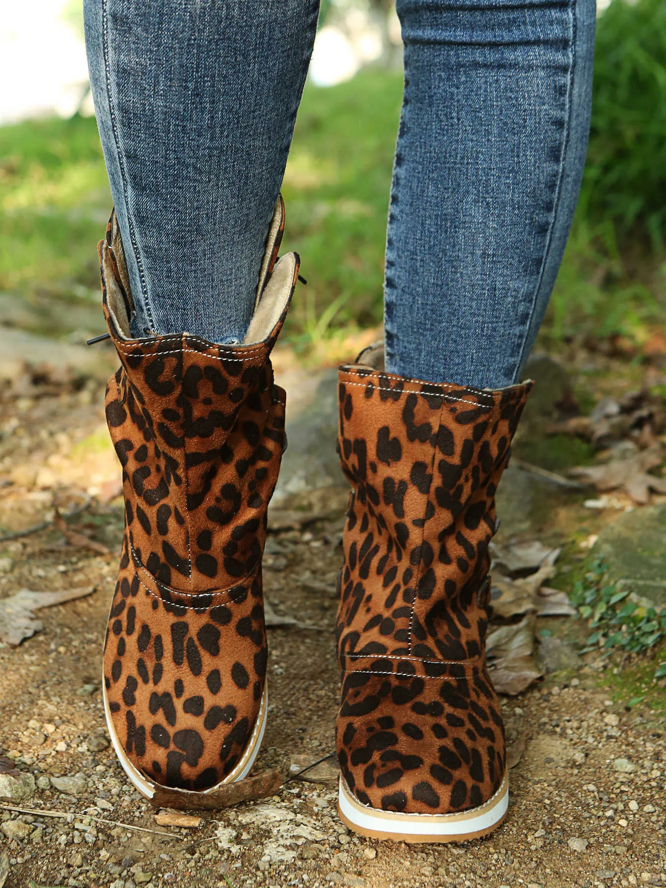 Mid calf store snow boots