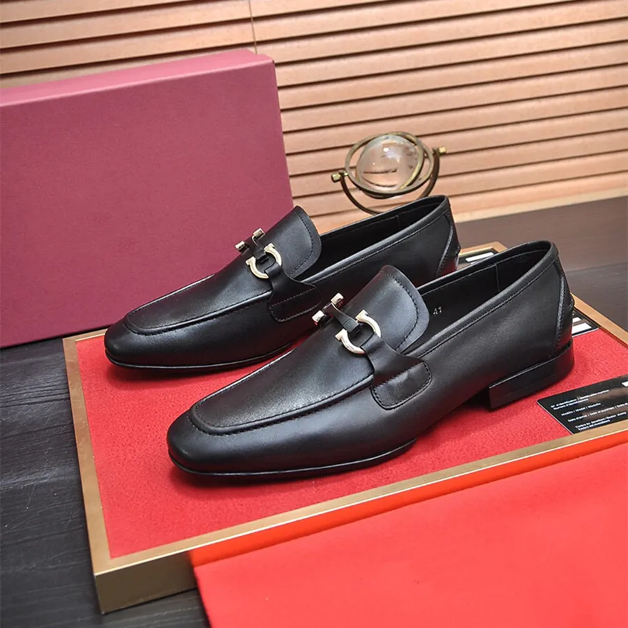 Spring Summer Black Patent Leather Mens Pointed Toe Dress Shoes Metal Tip Studded Classic Slip On Oxford Shoes For Men