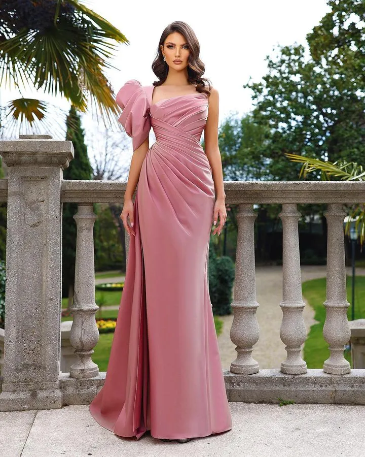 Robe de soir e sir ne rose l gante pour femme asym trique paule d nud e pliss e en satin drap e pour occasions formelles tenue de f te deuxi me