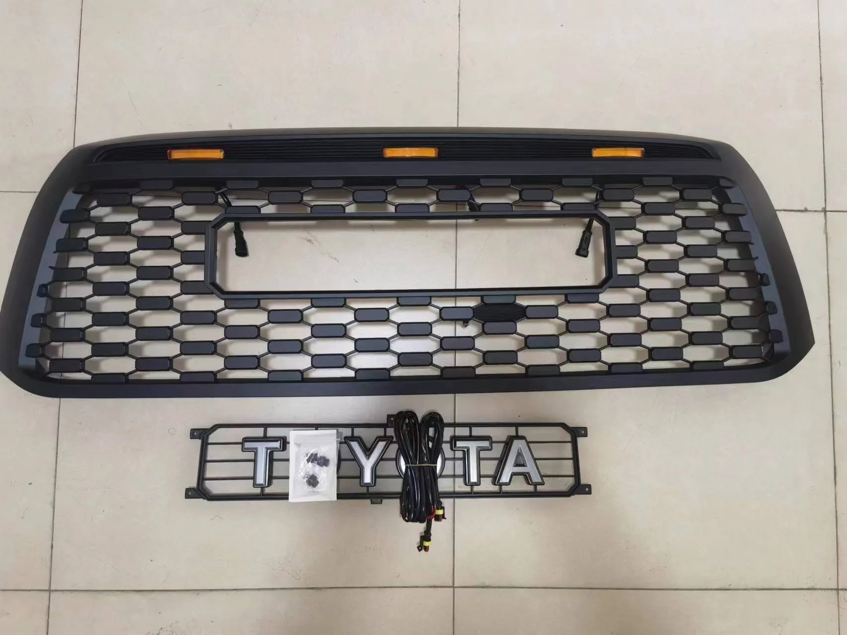 Suitable for  2009-2013 Tantu grille old Tantu TRD with light grille mesh grille LED small light front bar