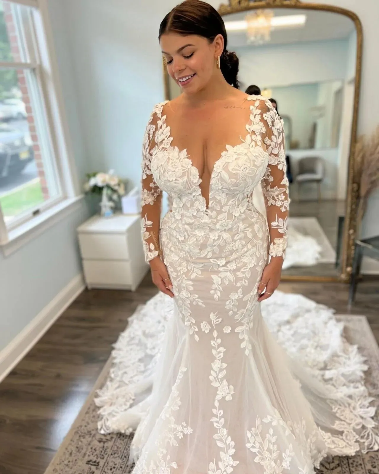 Mermaid Long Sleeve Wedding Dresses with Court Train Sexy Backless Bridal  Gowns