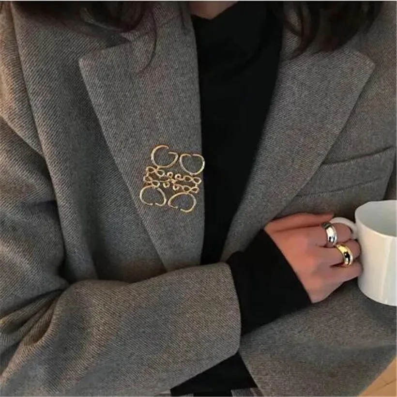 Alhudapk Loewe Brooch Scarf Casual Chanel Brooch Outfit