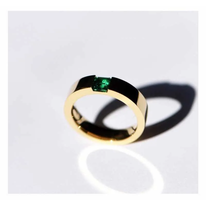 Band Rings Gorgeous Natural Gemstone Emerald Ring Gold Color Inlaid Green Zircon Rings for Men Bridal Engagement Anniversary Party Jewelry P230411