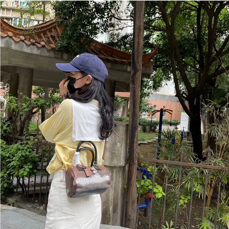 Luxury bags Tote Designer Birch brown checked bowling bag Shoulder bag 2 sizes Fashion men s and women s sports bag Internet celebrity crossbody bag