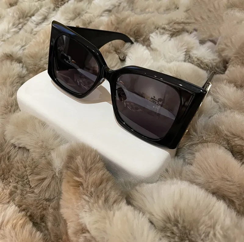 Wide Legs Designer Sunglasses For Women Retro... From  display picture 3