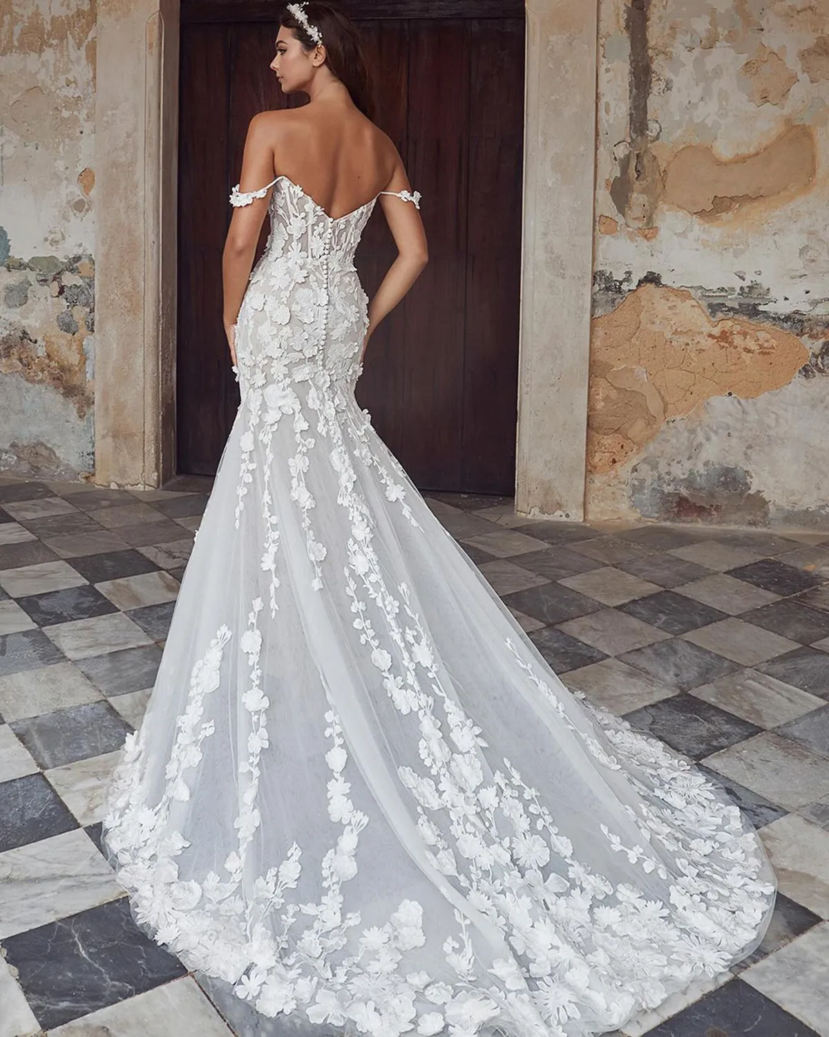 Luxurious Off-the-Shoulder Mermaid Wedding Dress With Lace Appliques Online main image 0
