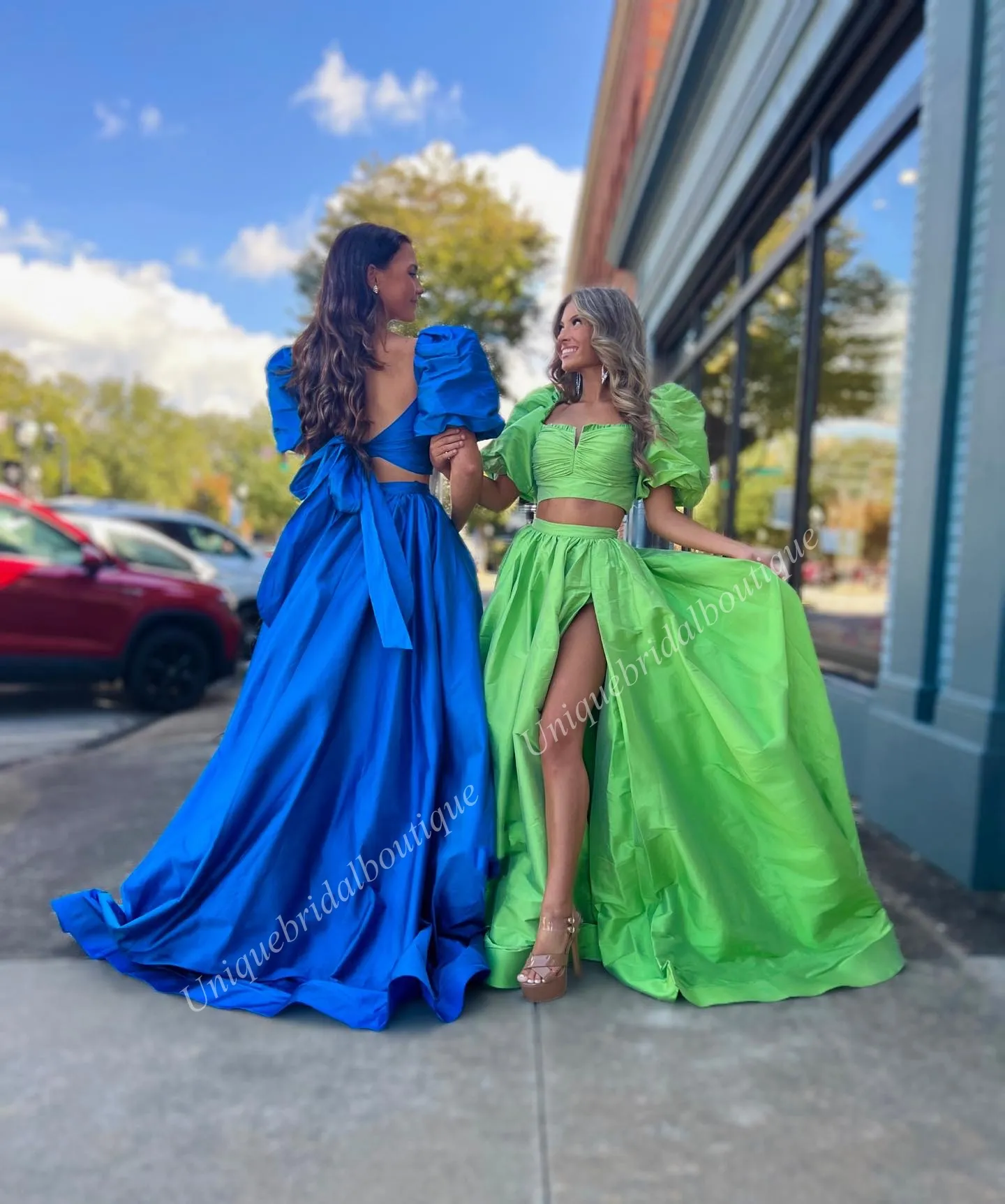 Emerald green two piece prom dress 2025