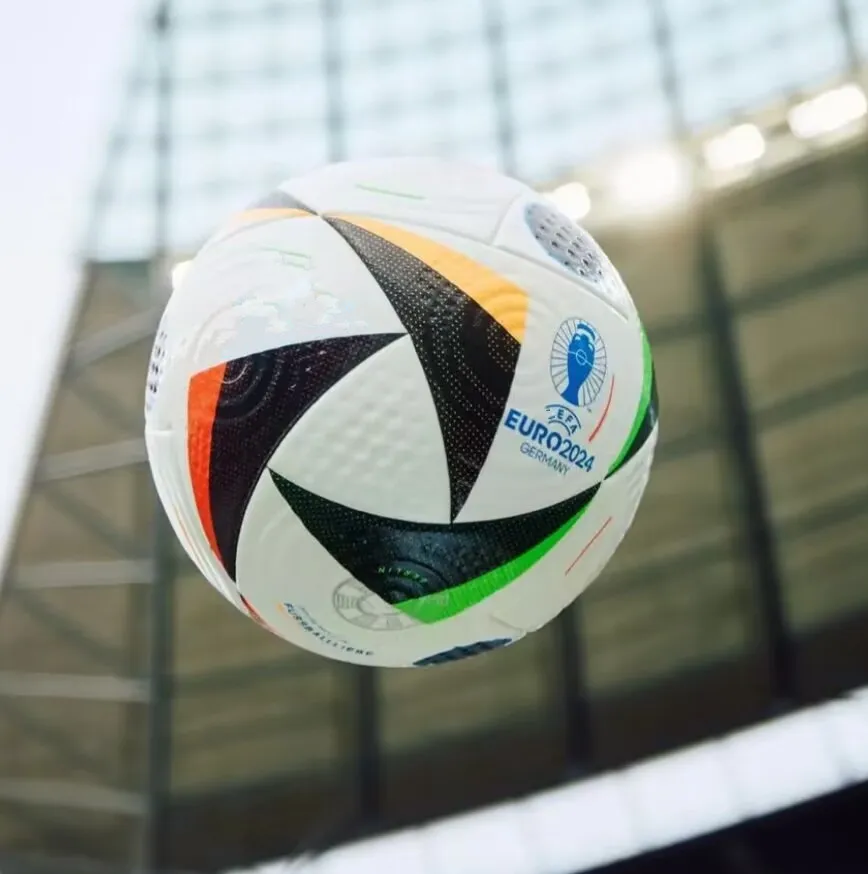 Nouveau Ballon De Football De La Coupe DEurope 2024 De Qualité Supérieure  Uniforia Finale Final KYIV PU Taille 5 Balles Granules Football  Antidérapant Du 20,42 €