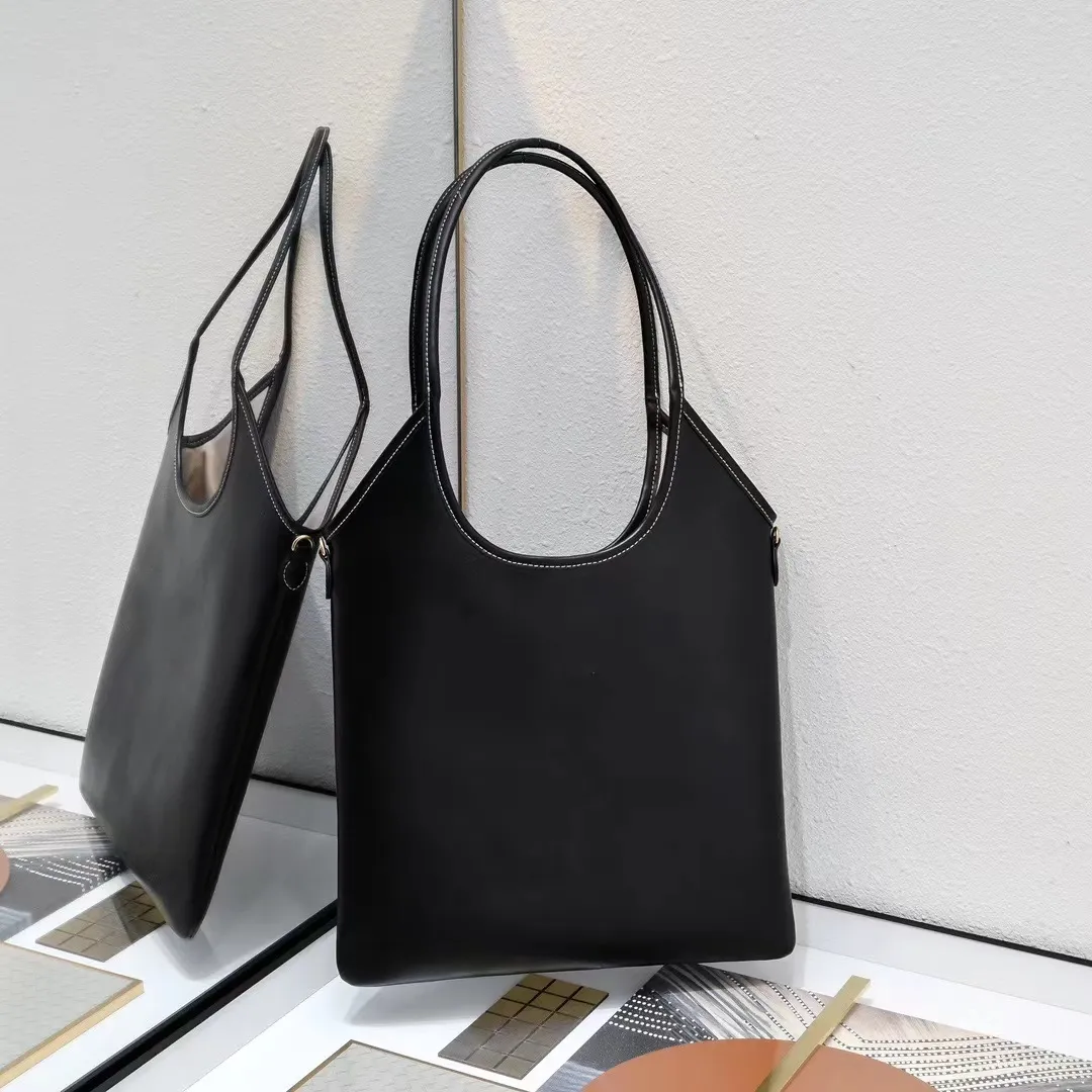 Luxurious Designer Bag Chic Sophisticated and Spacious Designer Bag for Fashionable Women