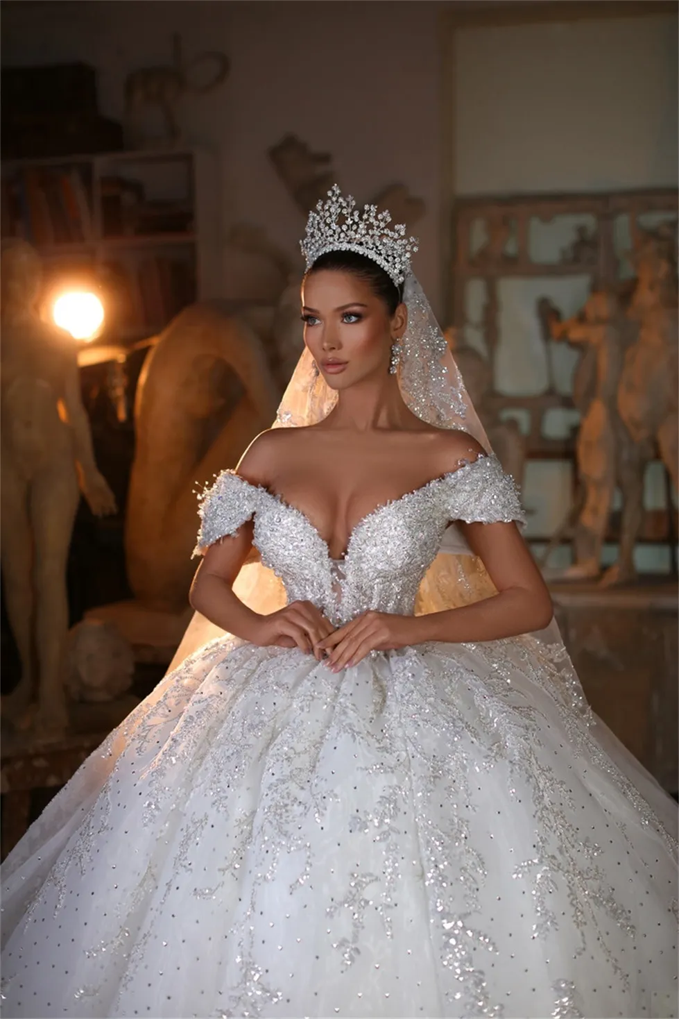 Custom Made Princess Ball Gown Wedding Dress Sweetheart Off Shoulder Luxury Crystal Muslim Bridal Gown Lace A Line Sweep Train