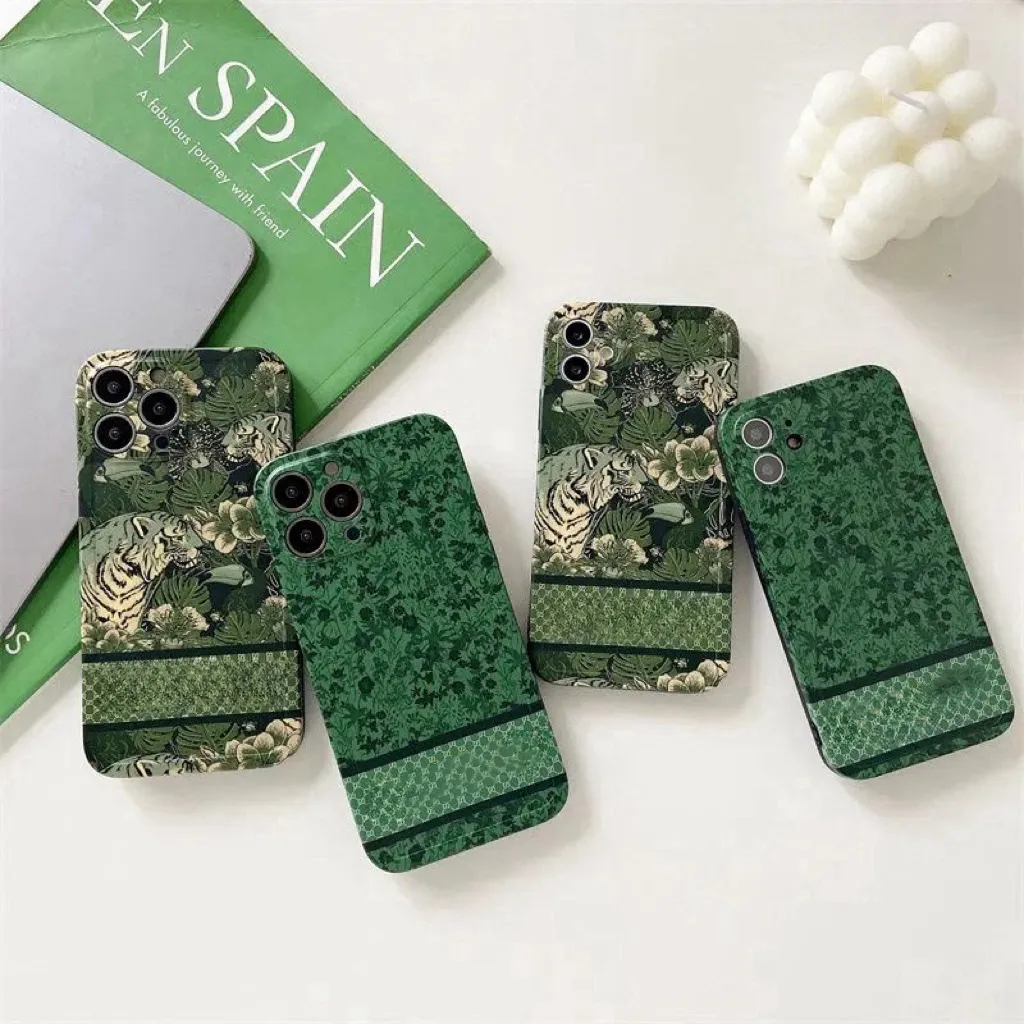 Nature-Inspired Tiger Letter Print Designer Phone Case for iPhone 15 Pro Max 14 Pro Max 15Pro 14Pro 13 13Pro 12 11 ProMax Cover, Perfect for Herbarium Flower Lovers