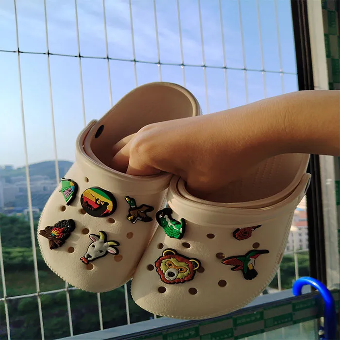 Cute Cartoon Shoe Charms Or Flat Pins For Backpacks And Crocs Fish Humming Bird Deer Goat From Jibcharms 0.12 DHgate.Com