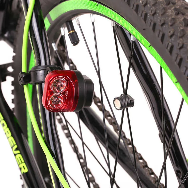 Lumieres Smart Magnetique Velo Lumiere Arriere Feu Arriere Accessoires LED Securite Lanterne Nuit Velo Velo Lampe A Induction 0202