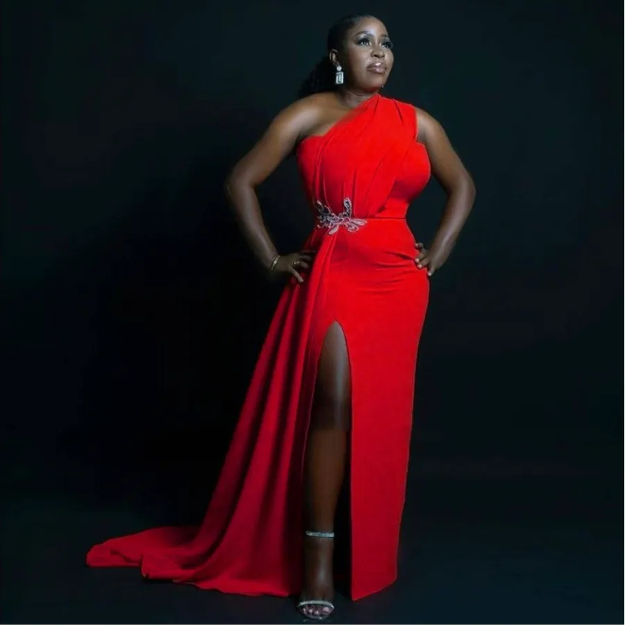 South African Red One Shoulder Plus Size Bridesmaid Dresses with Side Slit and Appliques in Satin - Plus Size Evening Gown for Women