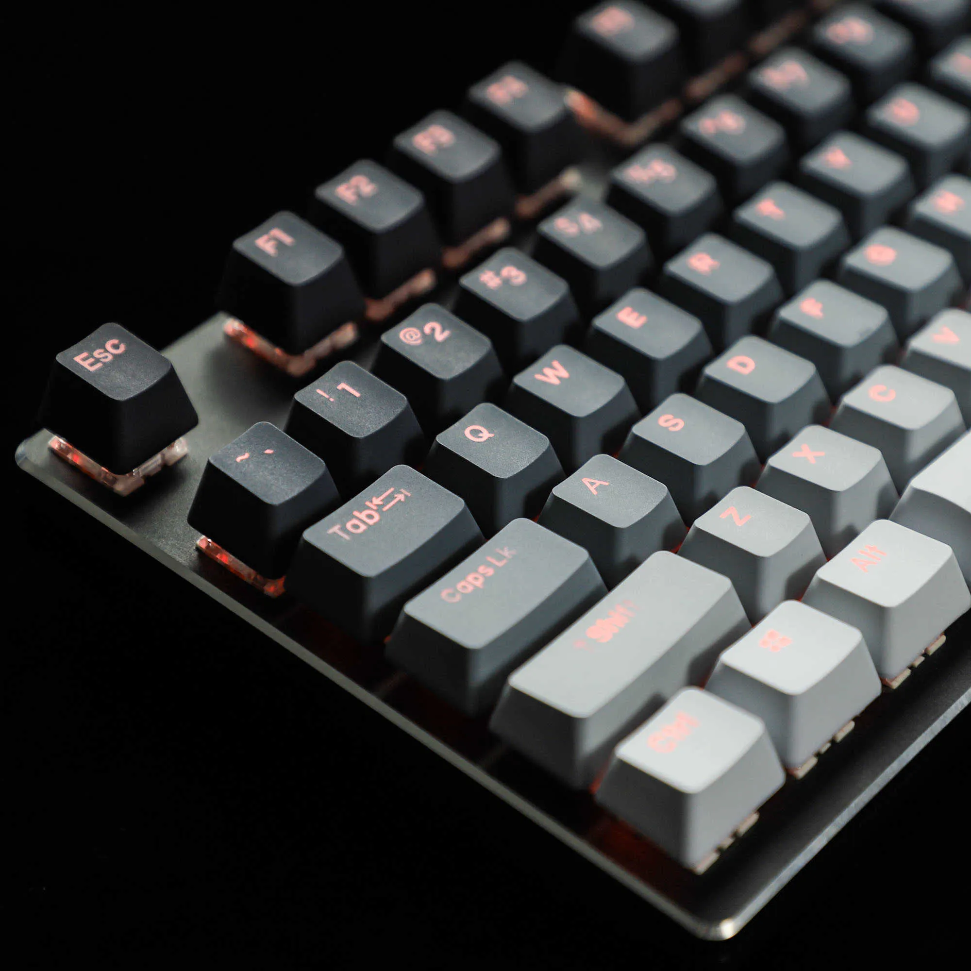 YMDK Double Shot Polar Purple Gradient Backlit Keycaps With YMDK Double Shot Polar Purple Gradient Backlit Keycaps With