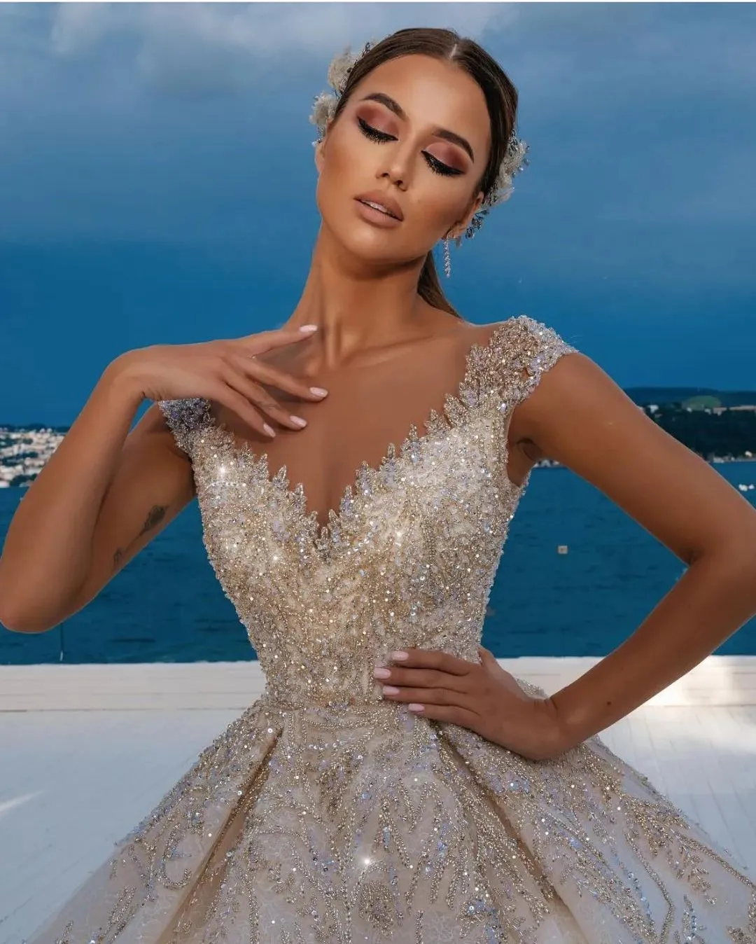 Luxury Ball Gown Wedding Dresses Sleeveless V Neck Sequins Appliques Beaded  3D Lace Shiny Ruffles Bridal Gowns Diamonds Plus Size Custom Made Vestido  De Novia From Dressvip, $316.09 | DHgate.Com