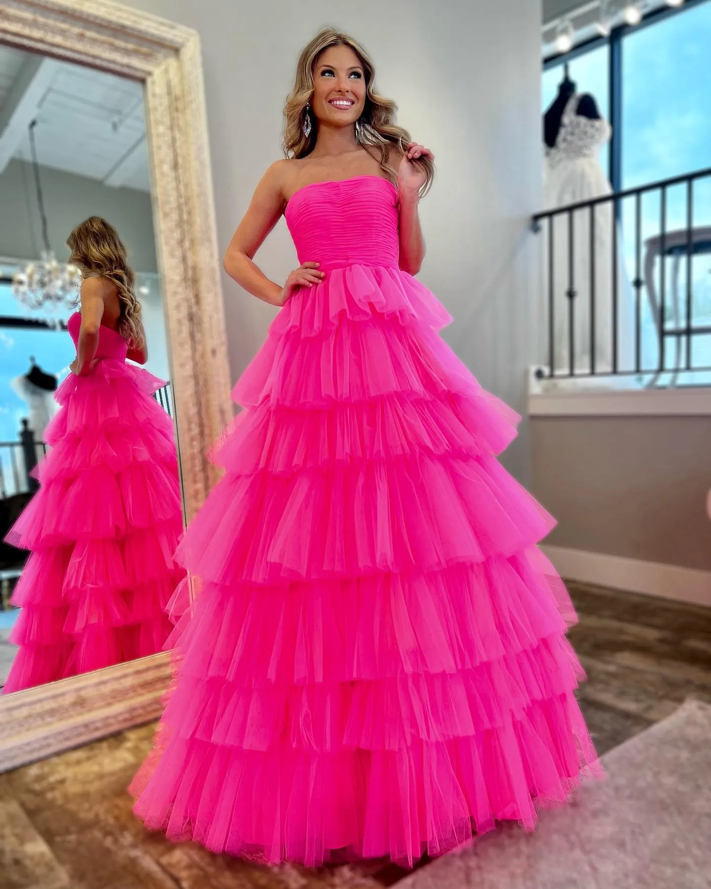 Red Capet Runway Strapless Tulle Tiered Tulle Prom Dress With Multi Layer  Ruffle Ballgown For Lady Preteen Girl Pageant, Formal Evening Party,  Wedding Guest, Quince Red Ruched Bustier 2023 Collection From  Uniquebridalboutique,